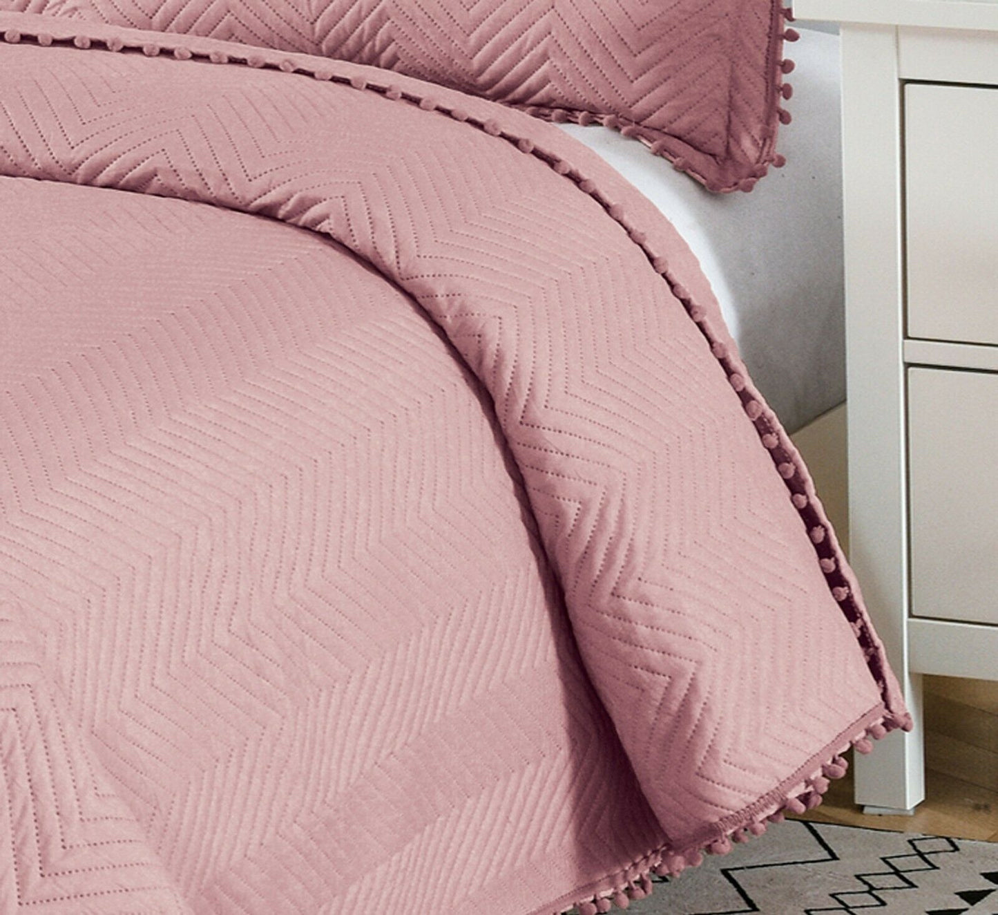 Pom Pom Bedspread Pink