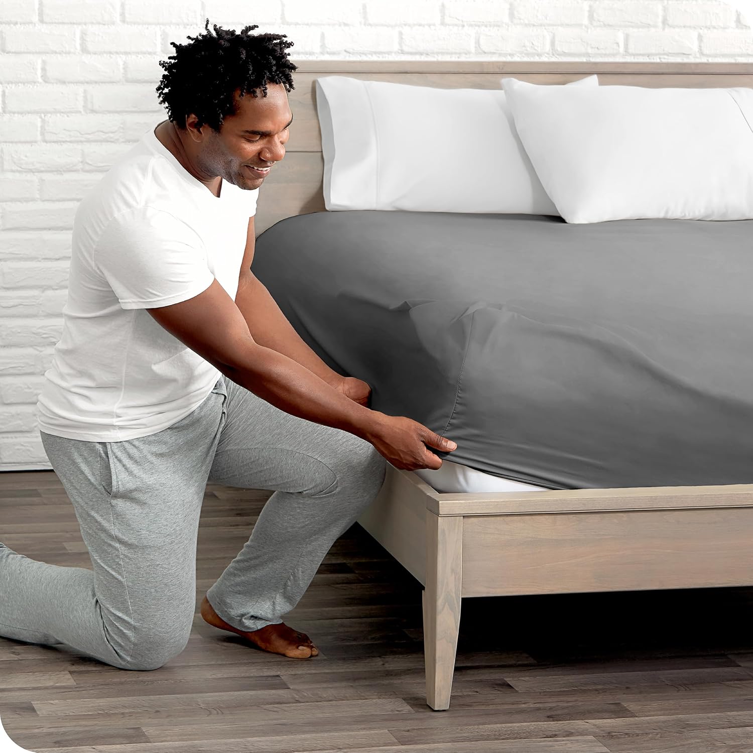Riccardo Valeria 100- Cotton Sateen Fitted Sheet – Luxury Hotel Quality, Deep Pocket up to 16", Ultra Soft & Breathable, 300 Thread Count, Wrinkle-Free, Cooling, Hypoallergenic, Fade Resistant