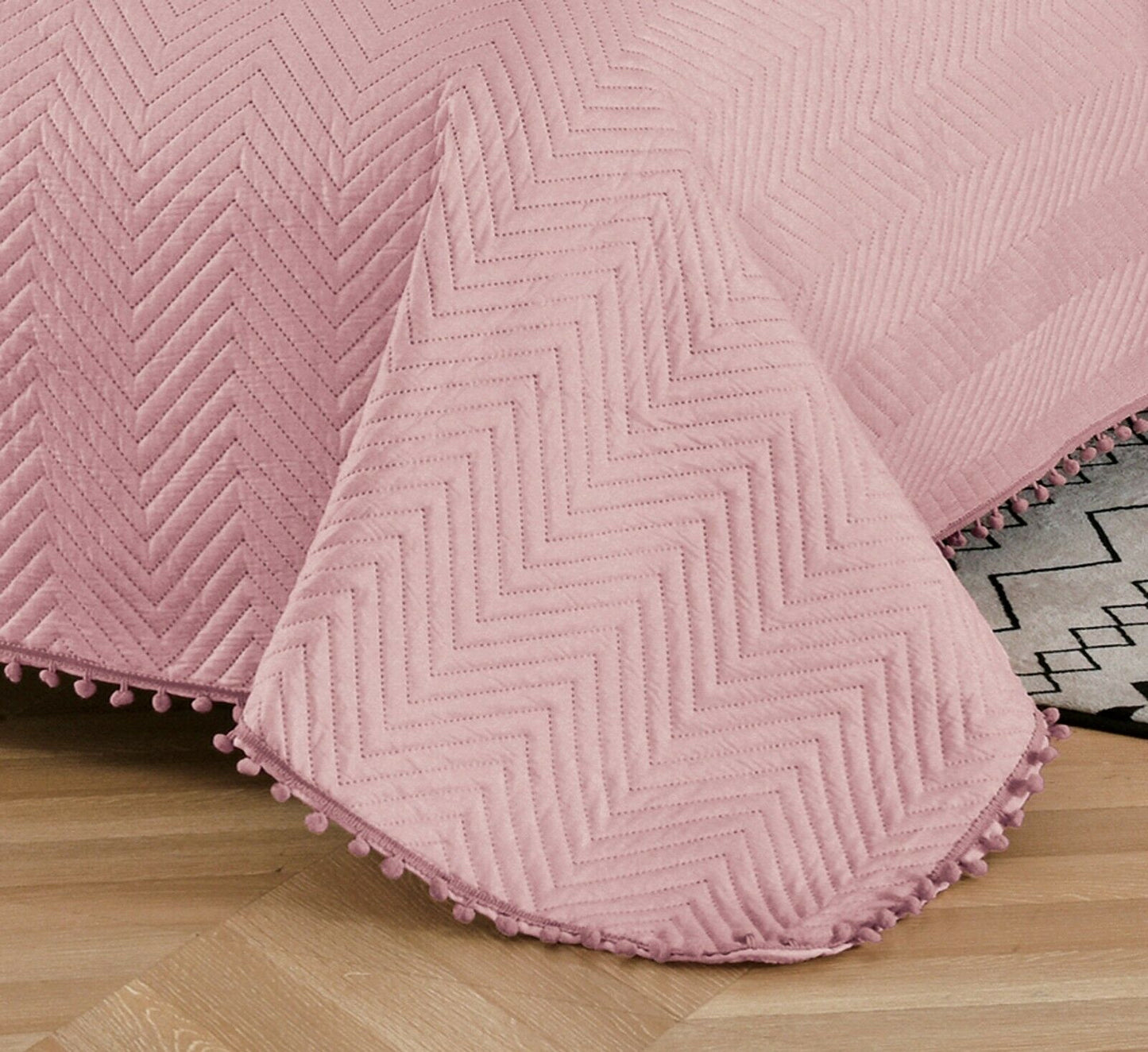 Pom Pom Bedspread Pink