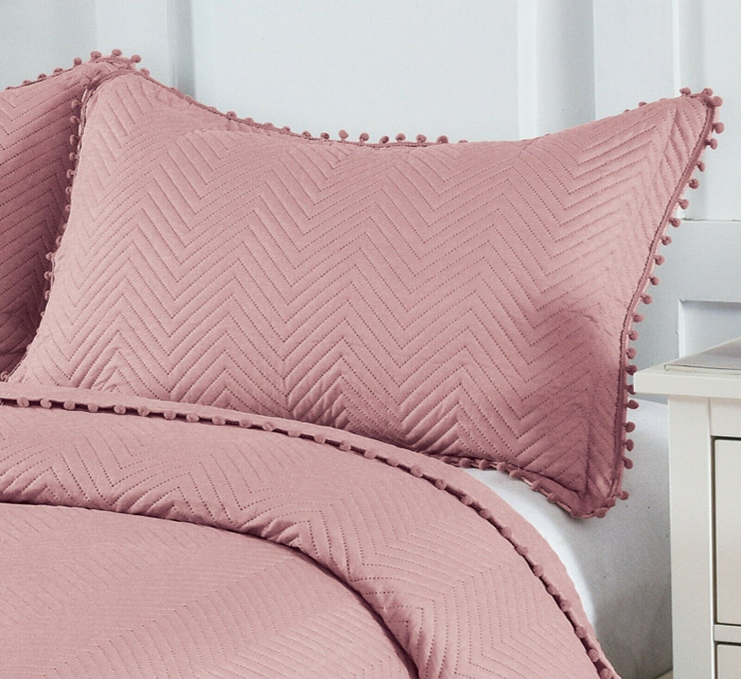 Pom Pom Bedspread Pink