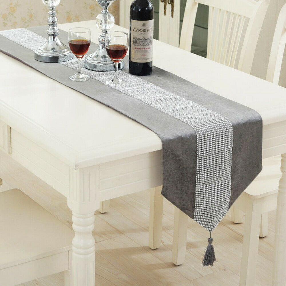 DIAMANTE TABLE RUNNERS CHAMAGNE